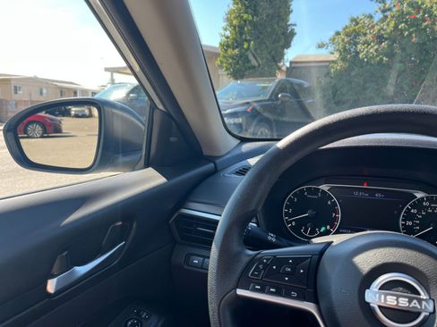 Used 2024 Nissan Altima 2.5 SV image 34