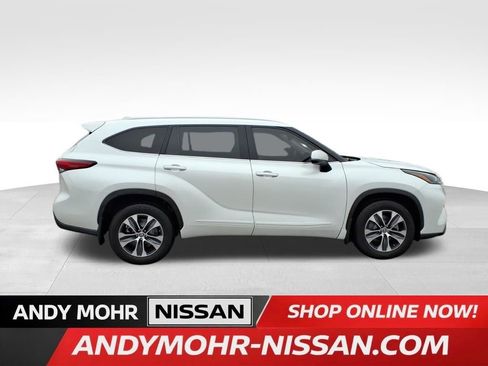 Used 2022 Toyota Highlander XLE image 9