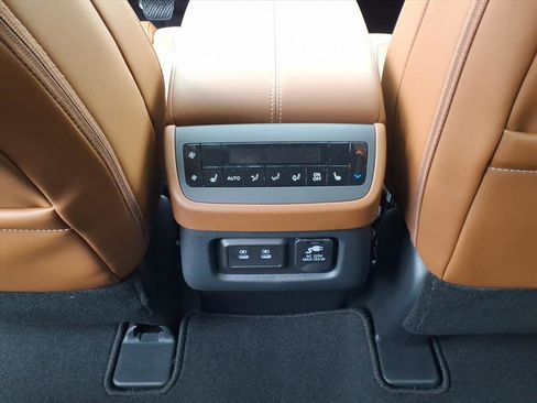 New 2026 Nissan Pathfinder Platinum image 6