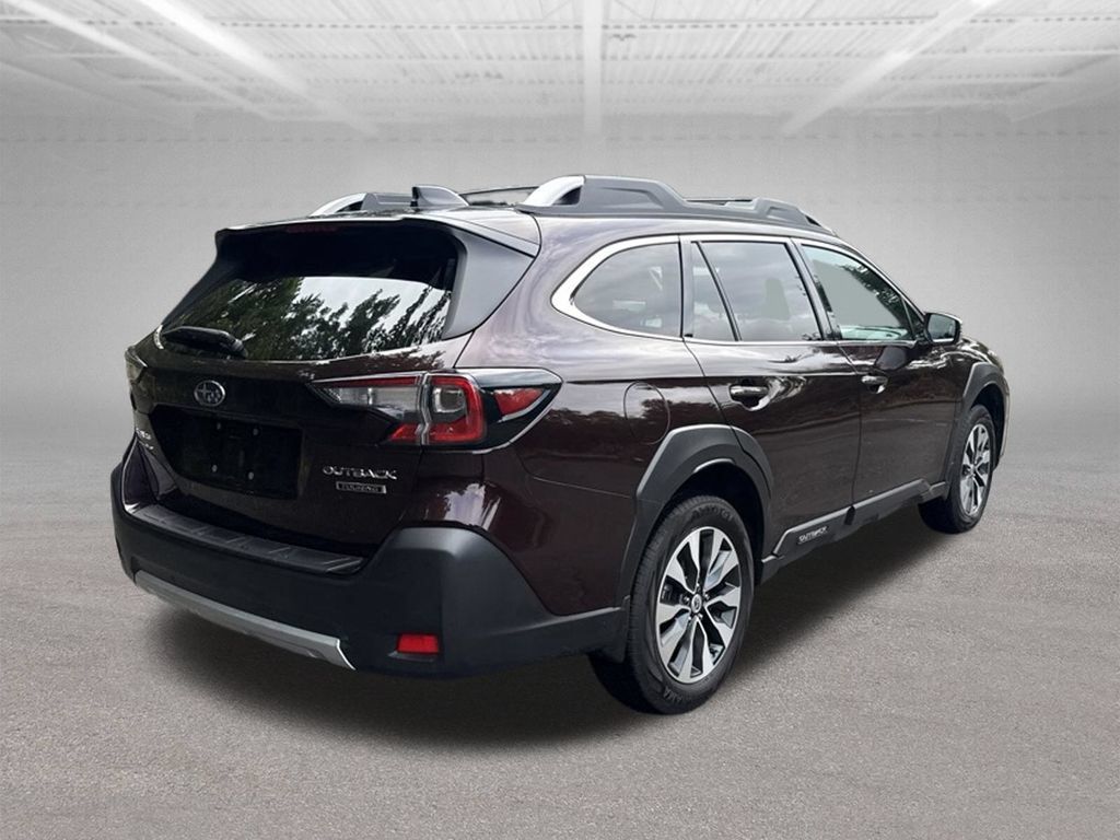Used 2025 Subaru Outback Touring AWD/4WD image 5