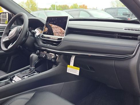 New 2026 Jeep Compass Limited image 8