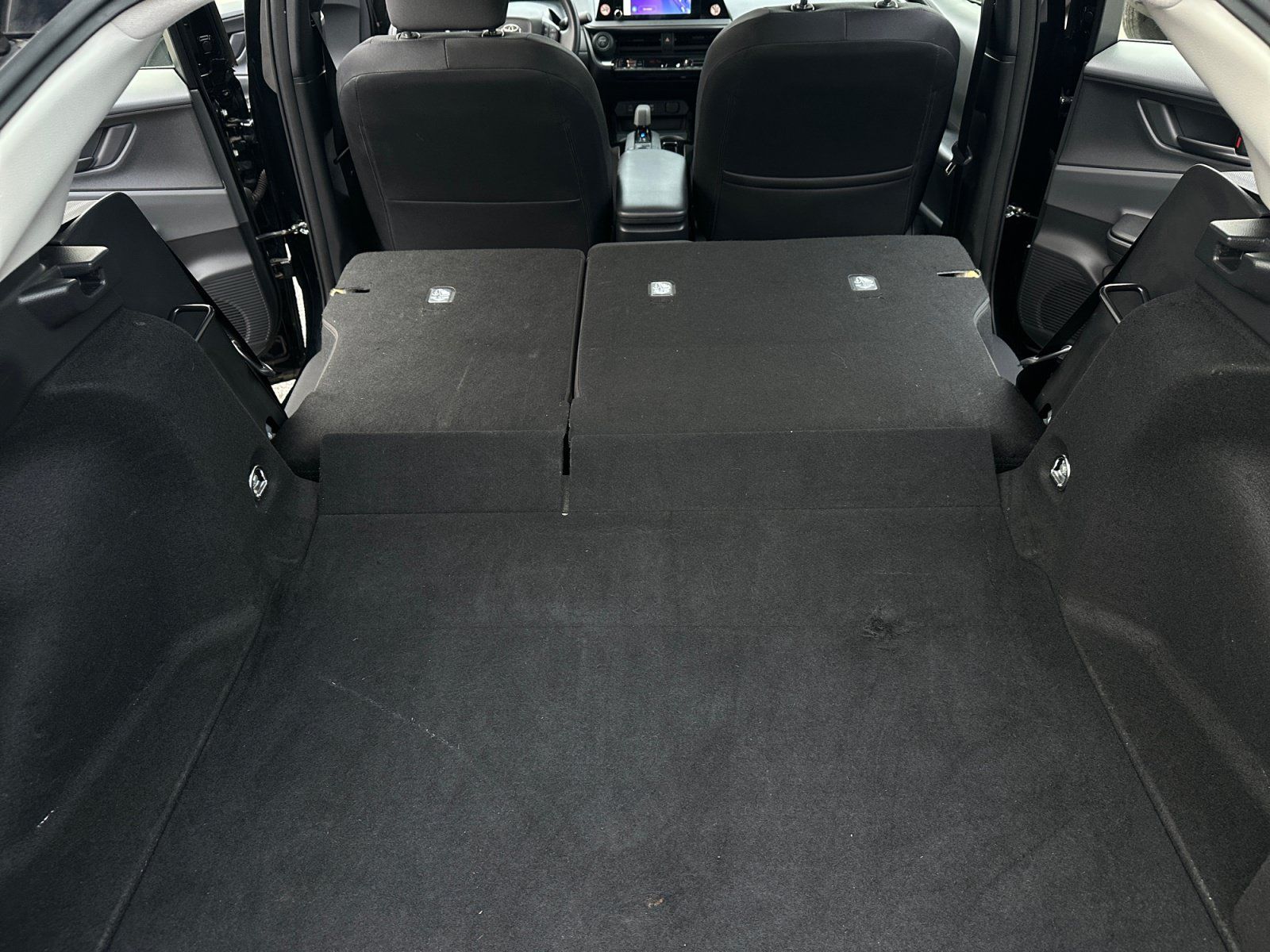 Used 2025 Toyota Prius LE FWD image 28