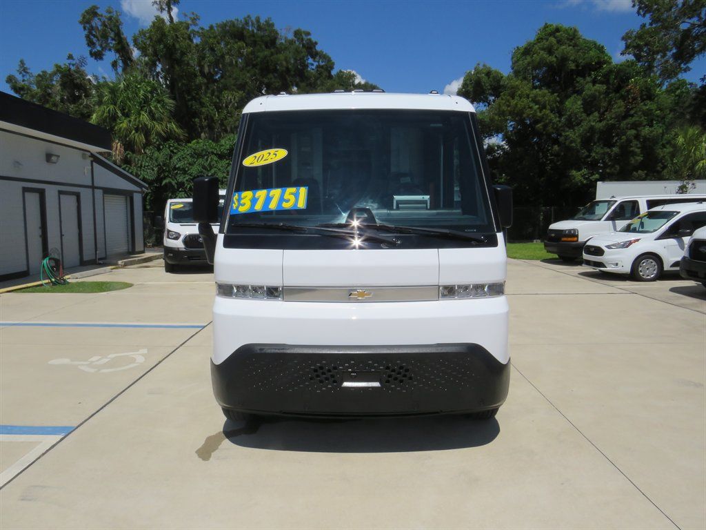 Used 2025 Chevrolet Brightdrop 600 AWD/4WD image 2