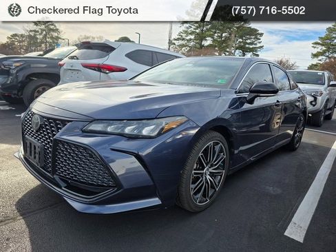 Used 2019 Toyota Avalon XSE image 3