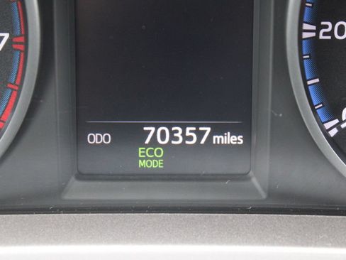 Used 2018 Toyota RAV4 LE FWD image 29