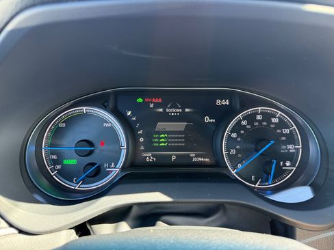 Used 2024 Toyota Venza XLE AWD/4WD image 11