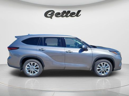 New 2026 Toyota Highlander Limited image 3