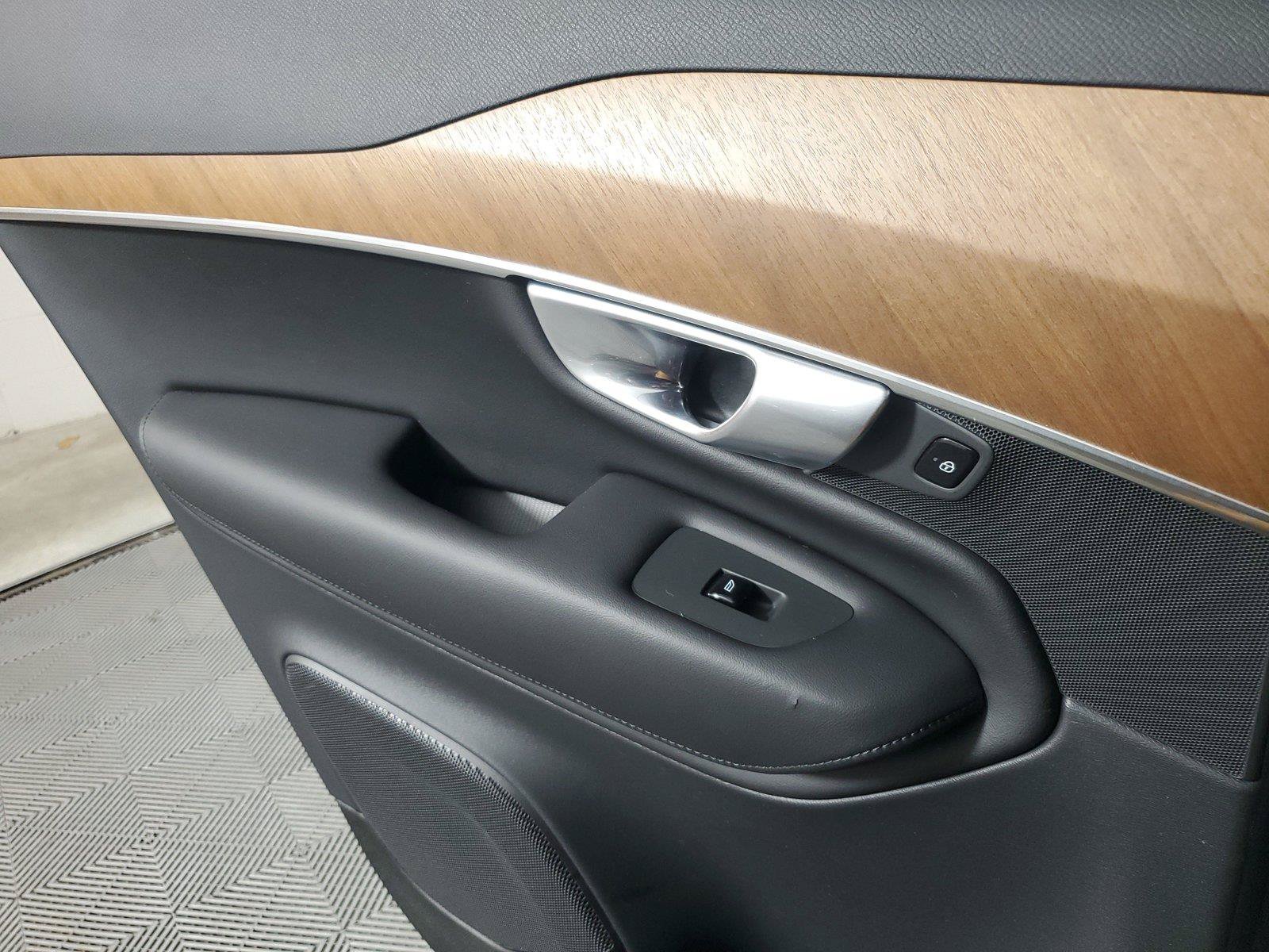 Certified 2024 Volvo XC90 B6 Plus AWD/4WD image 19