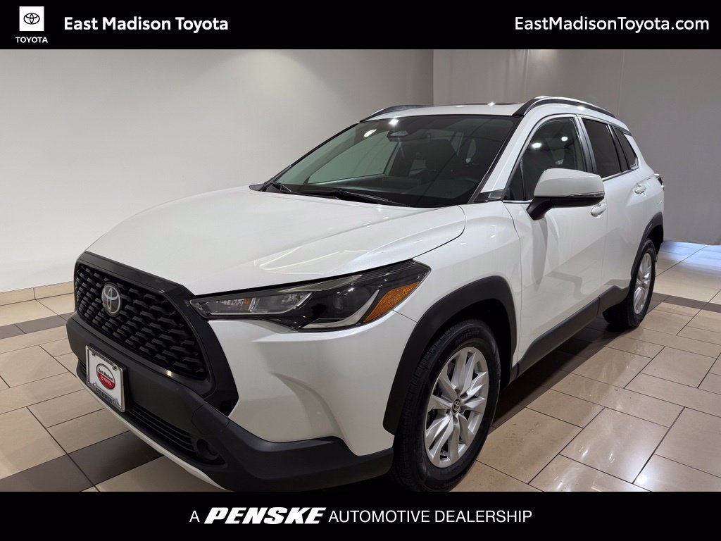 Certified 2023 Toyota Corolla Cross LE w/ Moonroof Package AWD/4WD image 1