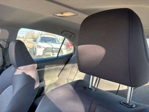 Used 2018 Toyota Camry L image 9