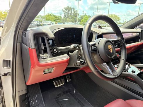 Used 2024 Porsche Cayenne Turbo GT AWD/4WD image 20