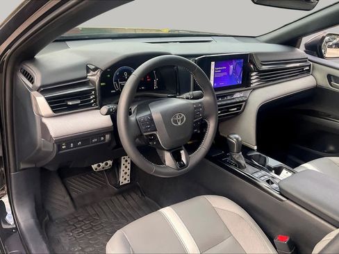 Used 2025 Toyota Camry SE w/ Convenience Package FWD image 17