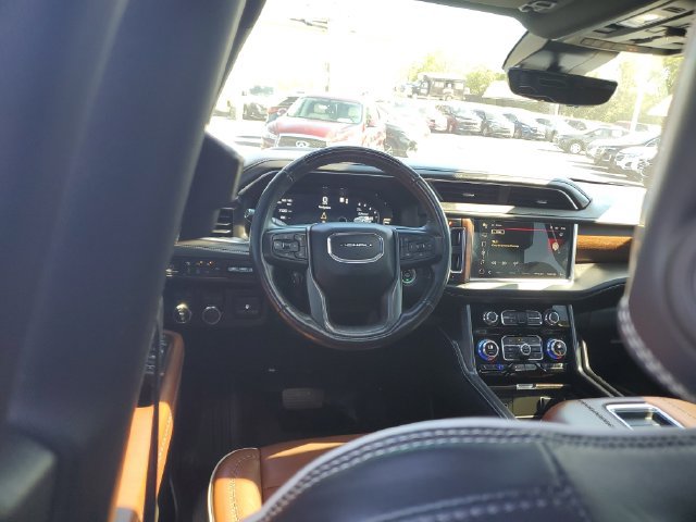 Used 2023 GMC Yukon XL Denali Ultimate AWD/4WD image 11