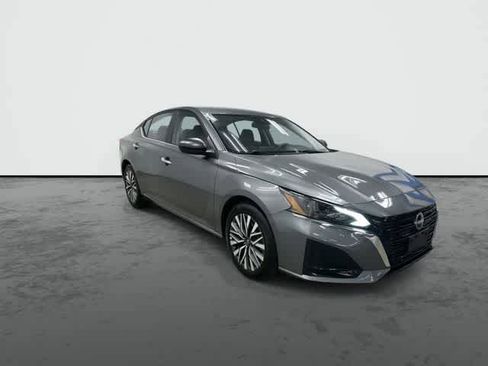 Used 2025 Nissan Altima 2.5 SV image 6