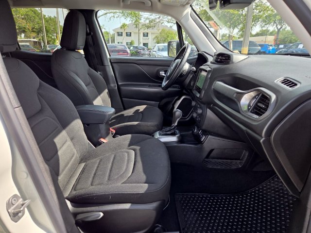 Used 2022 Jeep Renegade Latitude w/ Convenience Group AWD/4WD image 19