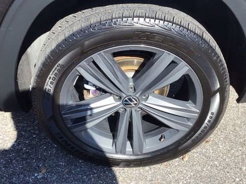 Used 2020 Volkswagen Atlas Cross Sport SE image 12