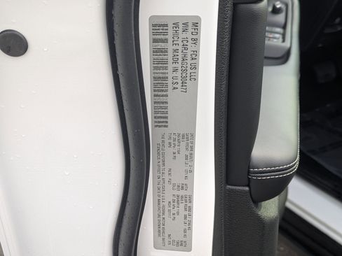 Used 2025 Jeep Grand Cherokee Altitude image 28