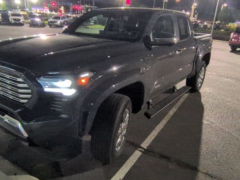 Used 2024 Toyota Tacoma Limited w/ Limited Package (LT) AWD/4WD image 7