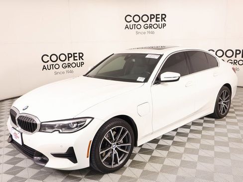 Used 2021 BMW 330e w/ Convenience Package image 11