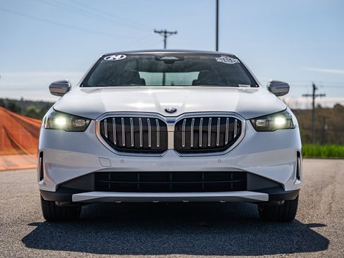 Used 2024 BMW 530i w/ Executive Package RWD image 2