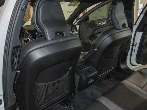 Used 2019 Volvo S60 T6 R-Design image 10