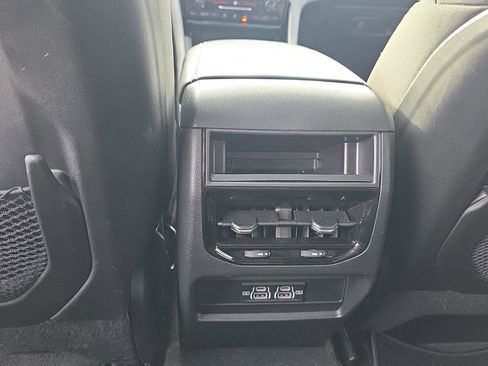 Used 2025 Jeep Grand Cherokee Laredo X image 19