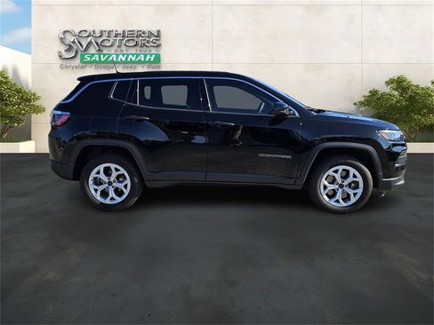Used 2025 Jeep Compass Sport image 6