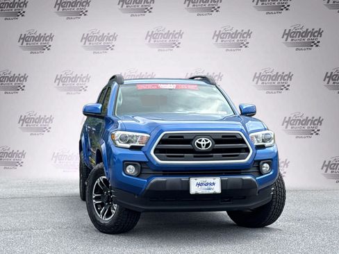 Used 2017 Toyota Tacoma SR5 w/ Tow Package RWD image 2
