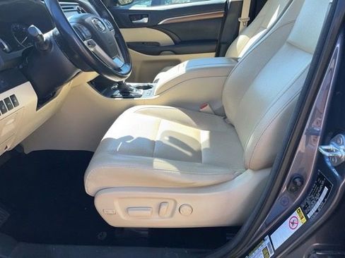 Used 2017 Toyota Highlander Limited Platinum image 23