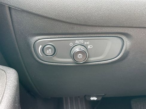 Used 2023 Chevrolet Equinox LT image 16