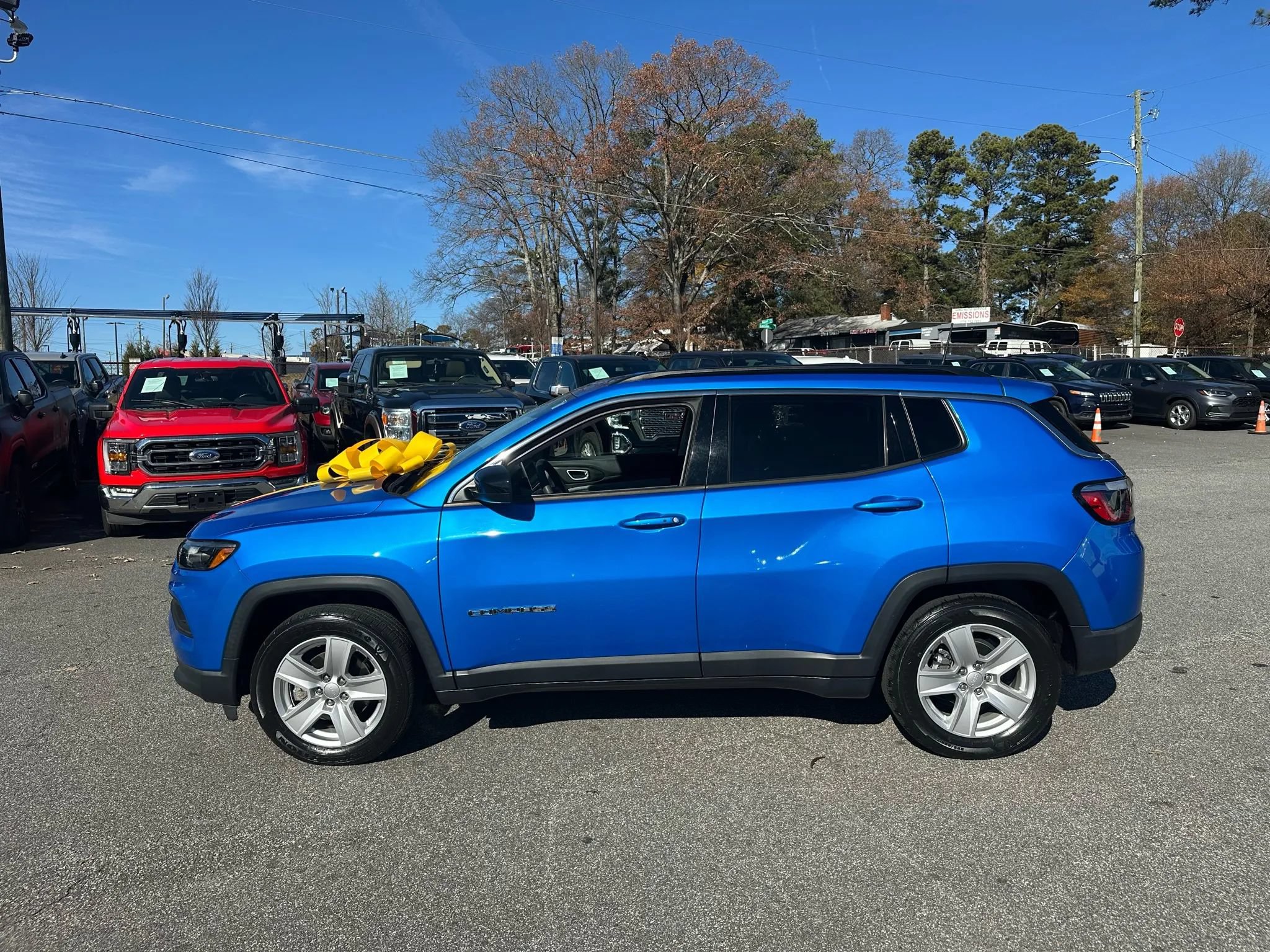 Used 2022 Jeep Compass Latitude FWD image 4