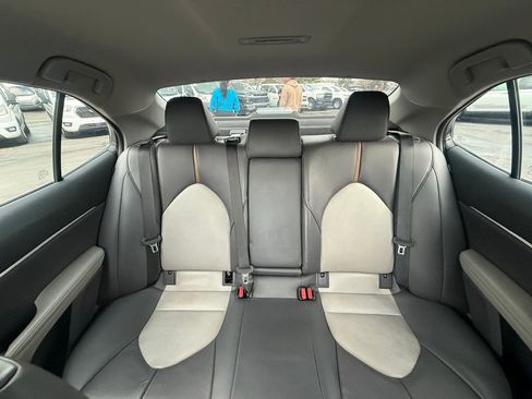 Used 2020 Toyota Camry XLE image 15