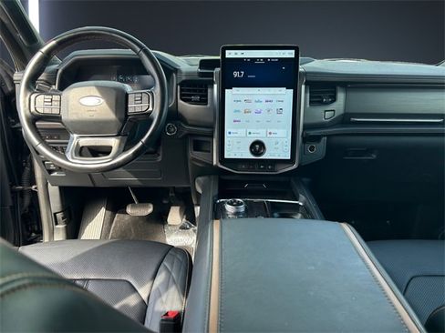 Used 2023 Ford Expedition Platinum image 10