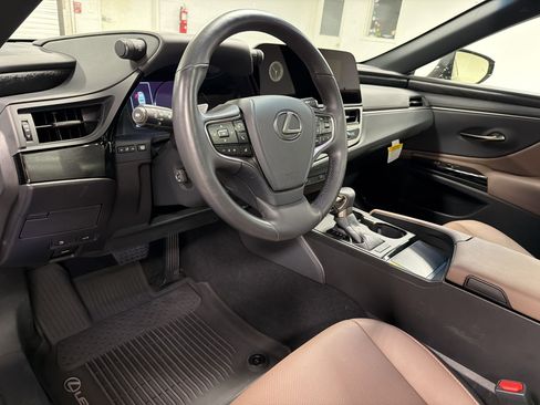 Used 2024 Lexus ES 350 w/ Premium Package FWD image 3