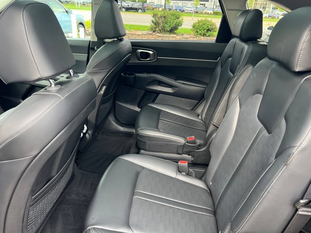 Certified 2025 Kia Sorento X-Line EX AWD/4WD image 9