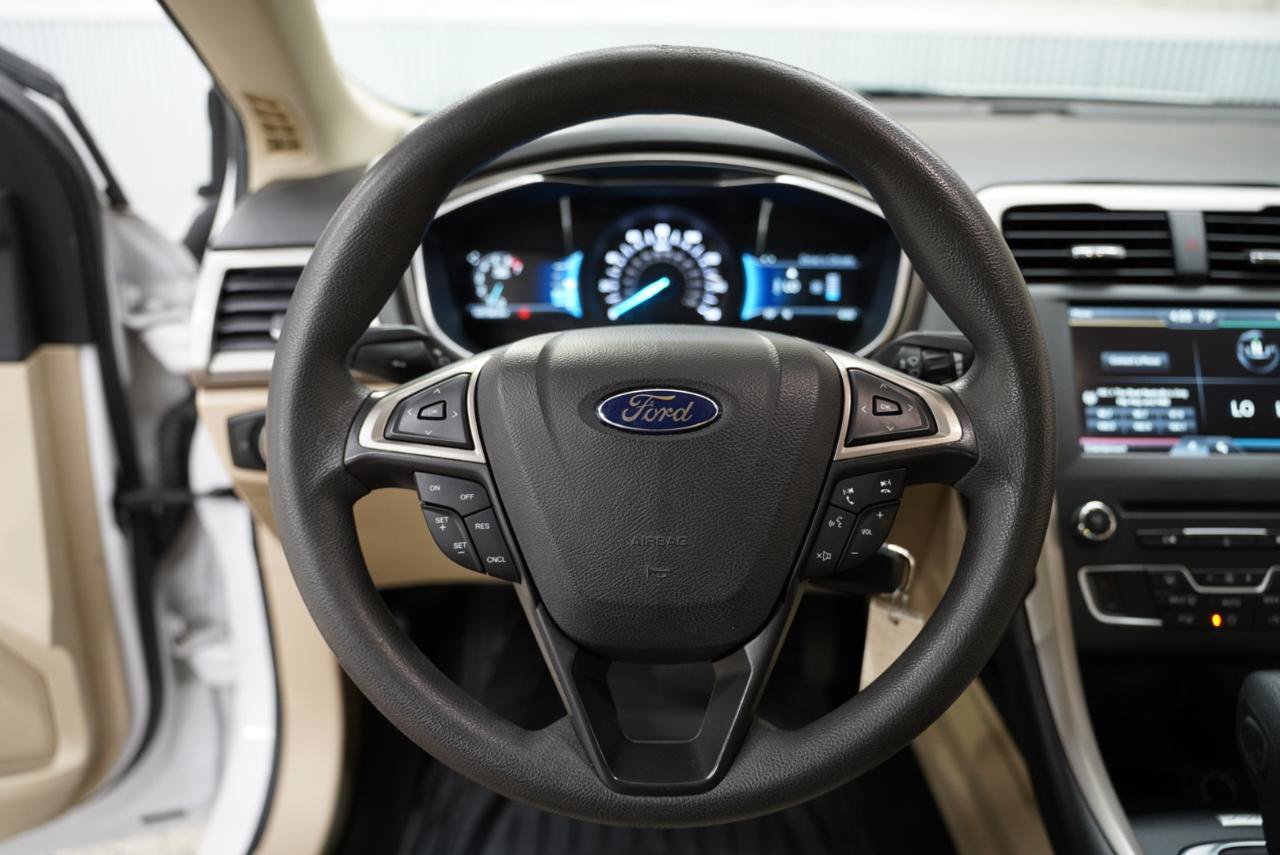 Used 2016 Ford Fusion SE FWD image 12