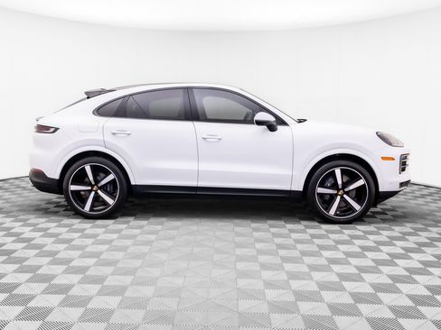 Certified 2025 Porsche Cayenne Coupe AWD/4WD image 7