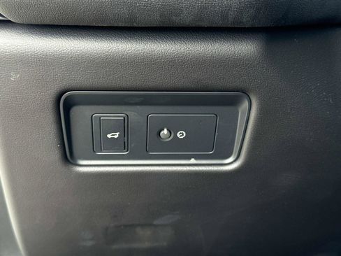 Used 2024 Jaguar F-PACE R-Dynamic S image 34