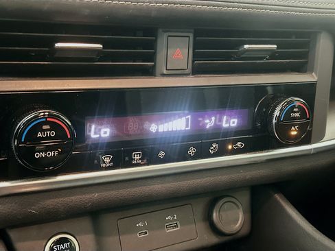 Used 2023 Nissan Rogue SV FWD image 23