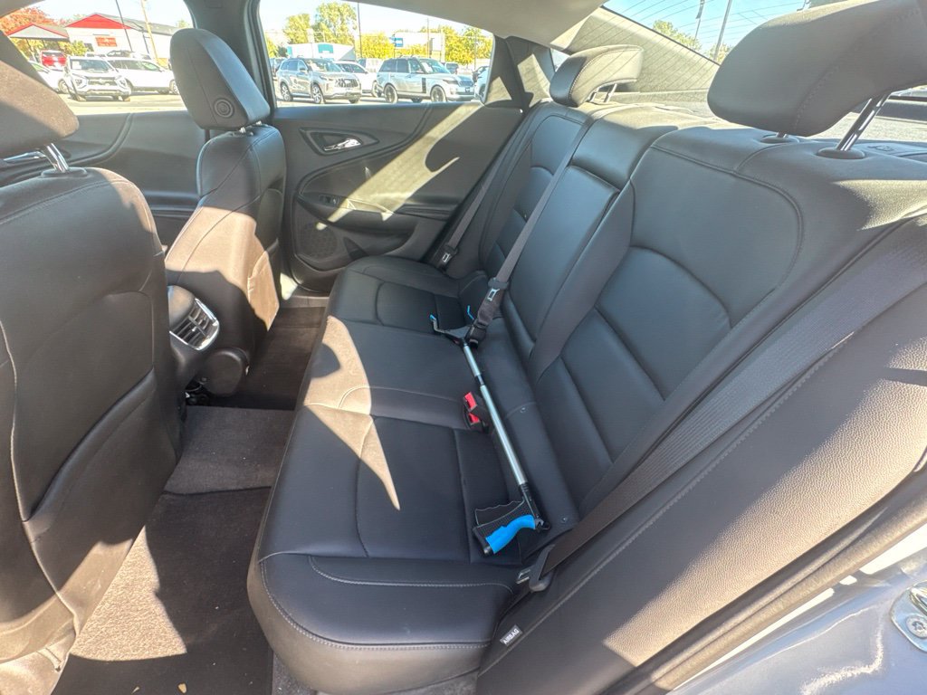 Used 2016 Chevrolet Malibu LT w/ Leather Package FWD image 13