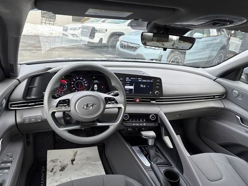 Used 2023 Hyundai Elantra SEL image 11