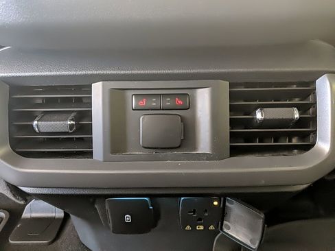 Used 2025 Ford F150 Lariat w/ Equipment Group 502A High image 17