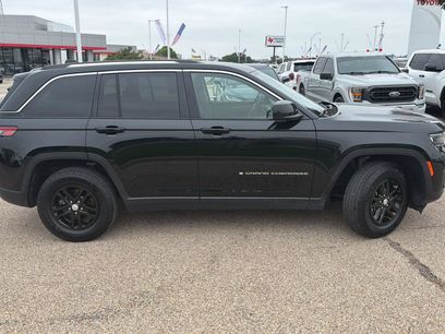 Used 2022 Jeep Grand Cherokee Laredo w/ Luxury Tech Group I