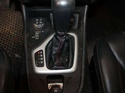 Used 2017 Jeep Cherokee Trailhawk w/ Comfort/Convenience Group image 30