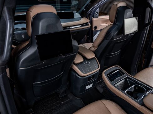 Used 2025 Lincoln Navigator Black Label AWD/4WD image 30