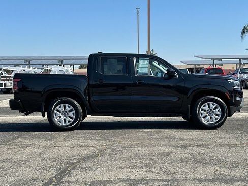Used 2022 Nissan Frontier SV w/ SV Premium Package RWD image 2