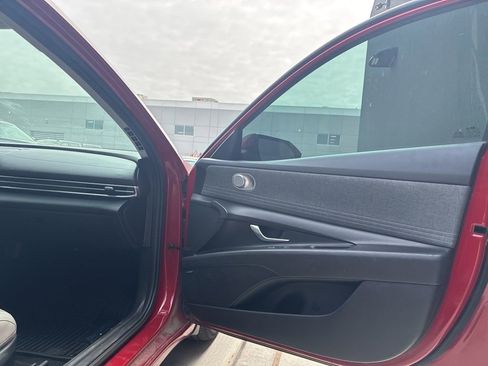 Used 2023 Hyundai Elantra Limited image 9