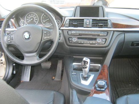 Used 2013 BMW 328i xDrive Sedan AWD/4WD image 12