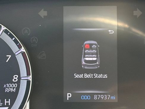 Used 2020 Toyota Highlander LE FWD image 13