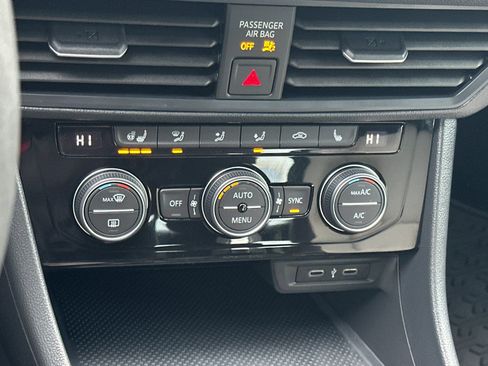 Used 2021 Volkswagen Jetta R-Line image 18